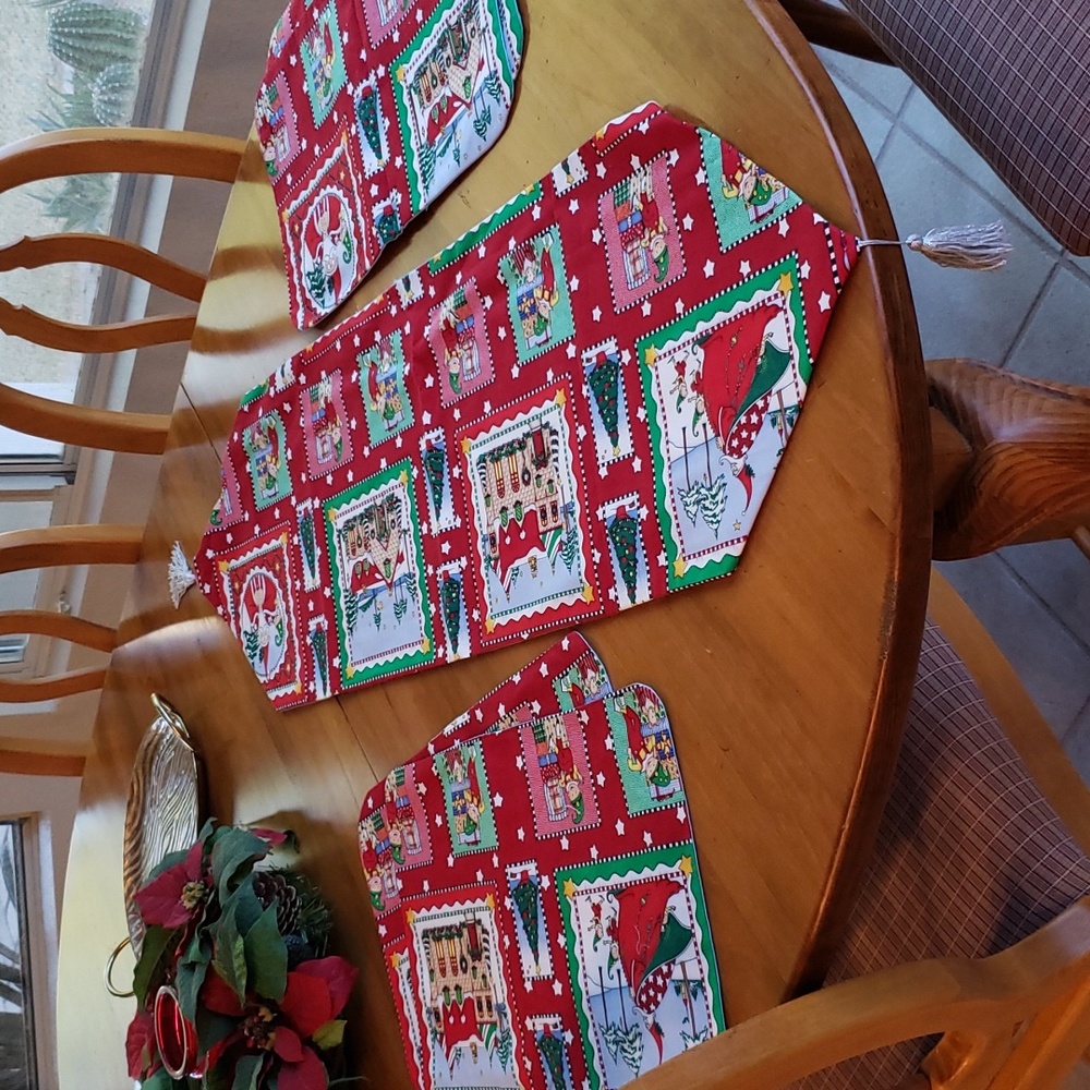 Elf on a Shelf Table Runner and 4 Placemats - Picture 4 of 8